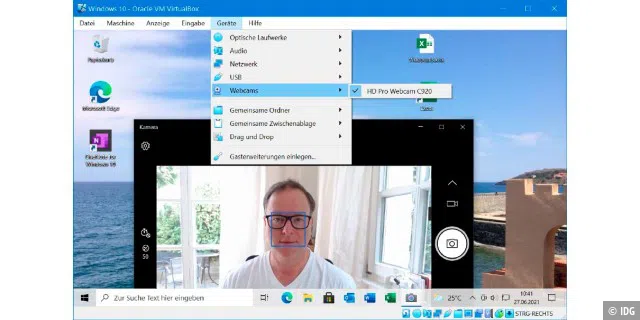 Im Menü „Geräte“ reichen Sie die an den Host-PC angeschlossene Webcam an die virtuelle Maschine durch. Mit dem bei Windows 10 mitgelieferten Tool „Kamera“ prüfen Sie, ob die Kamera in der VM funktioniert.