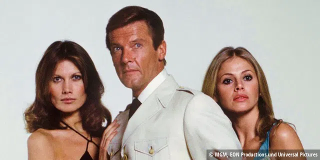 Daniel Craig war ein sehr tiefer Bond, der aber keine Lust auf seinen Job hat, insgesamt drei Mal quittiert er den Dienst in fünf Filmen. Wenn Sie uns fragen, darf Bond auch wieder mehr Lust auf das Agenten-Leben haben, so wie Sean Connery und Roger Moore.