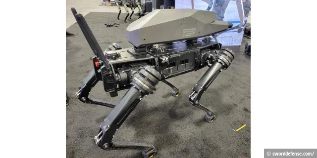 Das SWORD Defense Systems Special Purpose Unmanned Rifle (SPUR) auf einem Ghost Robotics Vision-60.