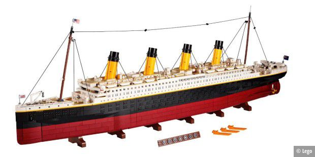 Титаник из Лего.