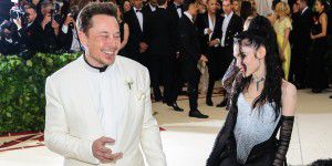 Elon Musk fürchtet Flug-Tracker und bietet Geld