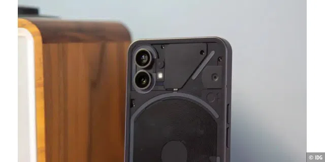 Das neuartige Design des Nothing Phone (1) offenbart sich auf der Rückseite